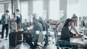 Equipo de trabajo en la oficina de nuestros clientes