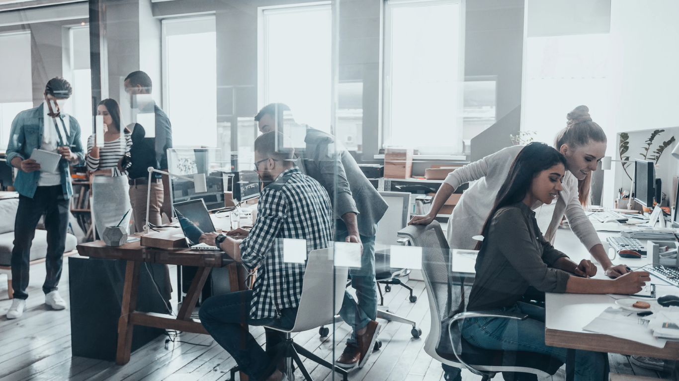 Equipo de trabajo en la oficina de nuestros clientes